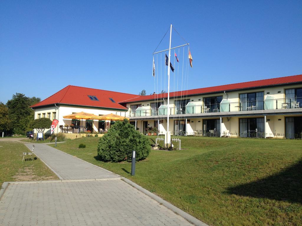 Aparthotel Am Heidensee 슈베린 외부 사진